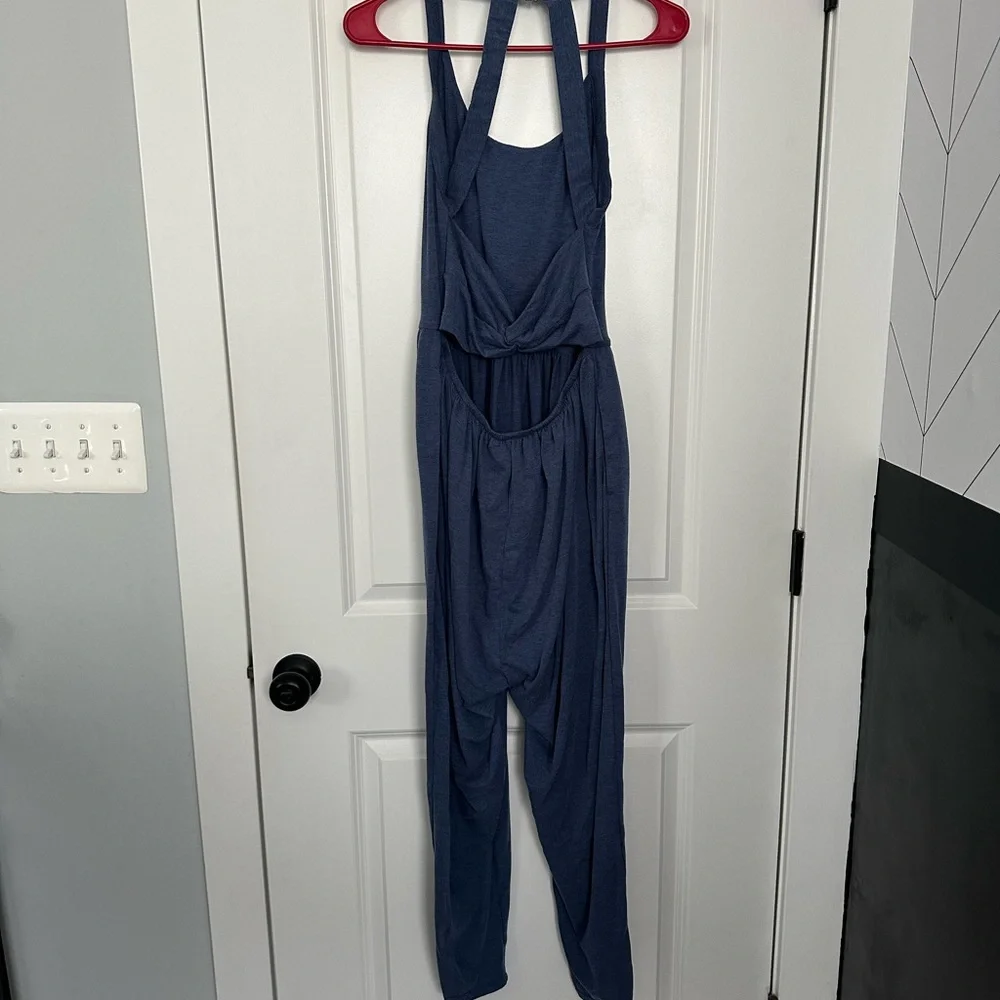 HALARA Navy Sleeveless Jumpsuit - Picture 2 of 3